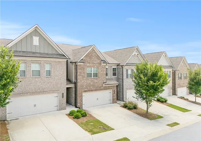 Photo 2 of Townhouse for sale at 2617 Pearl Ridge Tr, Buford, GA 30519 | MLS# 7819508 | Listing updated on 2026-08-28