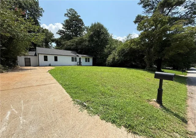 2nd image of 1766 Venetian Dr Sw, Atlanta, GA 30311 | MLS# 7812111