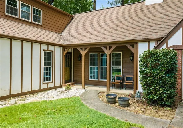 2nd image of 3601 Miller Farms Ln, Peachtree Corners, GA 30096 | MLS# 7824971