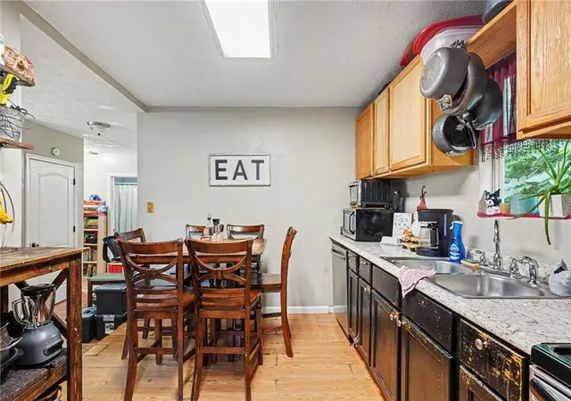 Photo 2 of Single family home for sale at 319 W Broadway St, Griffin, GA 30223 | MLS# 7817693 | Listing updated on 2026-10-23