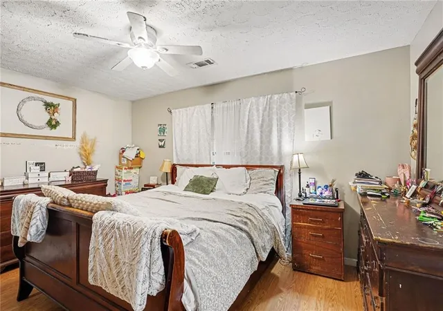 Photo 4 of Single family home for sale at 319 W Broadway St, Griffin, GA 30223 | MLS# 7817693 | Listing updated on 2026-10-23