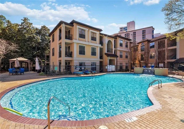 Listing Photo 2 - Condo for sale in building located at 3777 Peachtree Rd Ne, Atlanta, GA 30319 - Unit #533