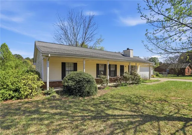 3rd image of 30 Oak Wood Ln, Covington, GA 30016 | MLS# 7737050