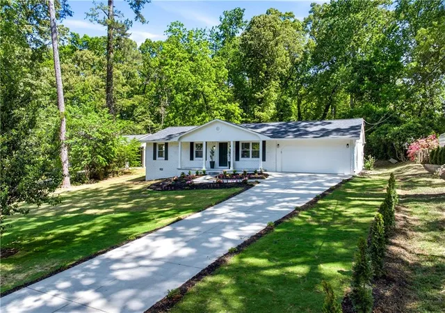 2nd image of 46 Hunting Creek Dr, Marietta, GA 30068 | MLS# 7782027