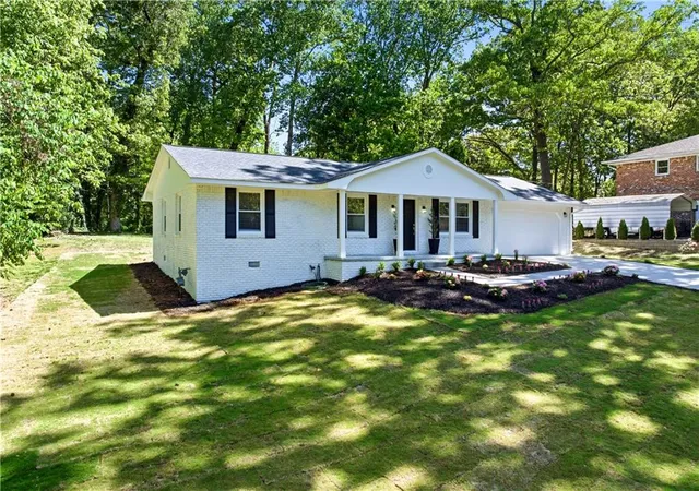 3rd image of 46 Hunting Creek Dr, Marietta, GA 30068 | MLS# 7782027