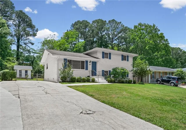 3rd image of 2497 Whites Mill Ln, Decatur, GA 30032 | MLS# 7769210