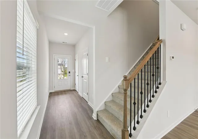 3rd image of 2801 Manor Dr, College Park, GA 30337 | MLS# 7816858