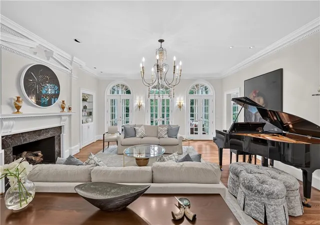 Photo 3 of Sale Pending at 400 Windship Pl, Sandy Springs, GA 30327 | MLS# 7819657 | Listing updated on 2026-08-25
