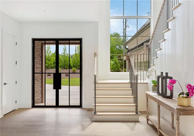 Photo 3 of Sale Pending at 10908 Woodstock Rd, Roswell, GA 30075 | MLS# 7768688 | Listing updated on 2026-10-08