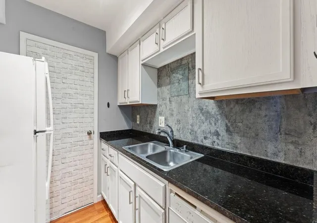 Photo 3 of Condo for sale at 6851 Roswell Rd #O8, Atlanta, GA 30328 | MLS# 7788383 | Listing updated on 2026-10-07