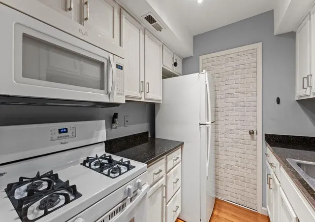 Photo 3 of Condo for sale at 6851 Roswell Rd #O8, Atlanta, GA 30328 | MLS# 7788383 | Listing updated on 2026-10-07