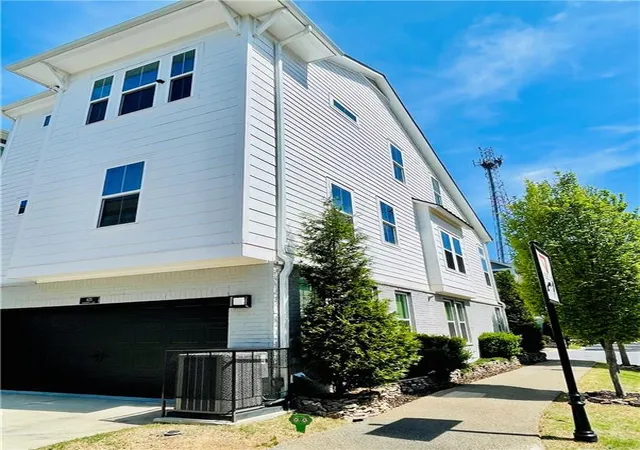 Photo 2 of Sale Pending at 423 Hargrove Ln, Decatur, GA 30030 | MLS# 7814731 | Listing updated on 2026-09-02