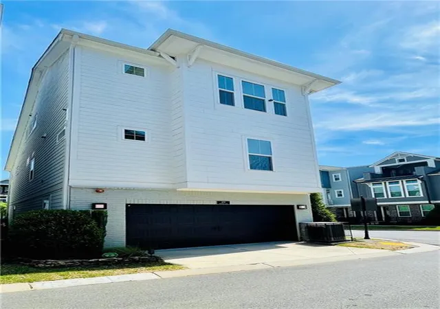 Photo 3 of Sale Pending at 423 Hargrove Ln, Decatur, GA 30030 | MLS# 7814731 | Listing updated on 2026-09-02