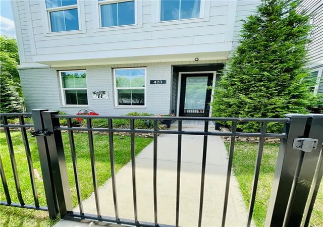 Photo 3 of Sale Pending at 423 Hargrove Ln, Decatur, GA 30030 | MLS# 7814731 | Listing updated on 2026-09-02