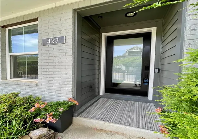 Photo 4 of Sale Pending at 423 Hargrove Ln, Decatur, GA 30030 | MLS# 7814731 | Listing updated on 2026-09-02