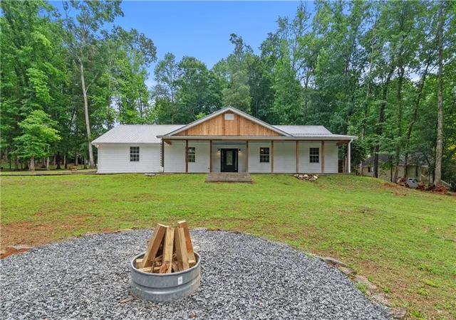 Homes for sale in Dawsonville, GA | 40 Robertson Rd, Dawsonville, GA 30534 | MLS# 7765602