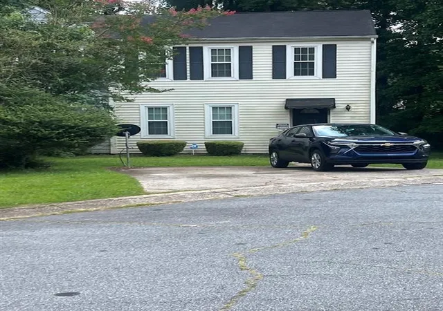 Photo 2 of Sale Pending at 355 Pin Oak Ct Sw, Marietta, GA 30008 | MLS# 7772113 | Listing updated on 2026-09-04