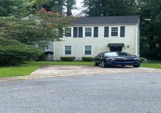 Photo 3 of Sale Pending at 355 Pin Oak Ct Sw, Marietta, GA 30008 | MLS# 7772113 | Listing updated on 2026-09-04