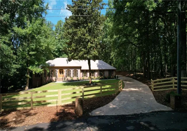 Photo 1 of Single family home for sale at 5 Gravitt Dr, Dawsonville, GA 30534 | MLS# 7814371 | Listing updated on 2026-10-25