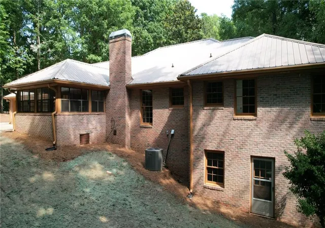 Photo 3 of Single family home for sale at 5 Gravitt Dr, Dawsonville, GA 30534 | MLS# 7814371 | Listing updated on 2026-10-09