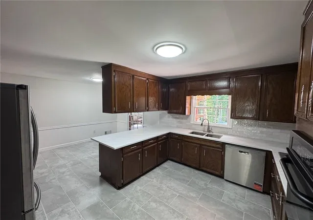Photo 4 of Single family home for sale at 5 Gravitt Dr, Dawsonville, GA 30534 | MLS# 7814371 | Listing updated on 2026-10-09