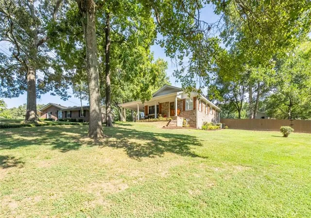 Photo 3 of Sale Pending at 16 Eastdell Rd, Rome, GA 30161 | MLS# 7828410 | Listing updated on 2026-09-14