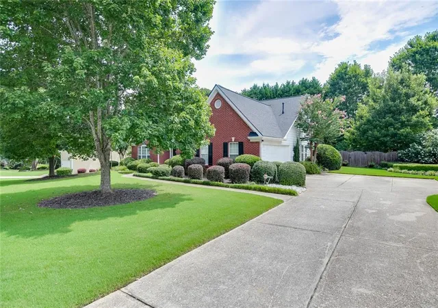 3rd image of 2712 Bogan Creek Dr, Buford, GA 30519 | MLS# 7813295