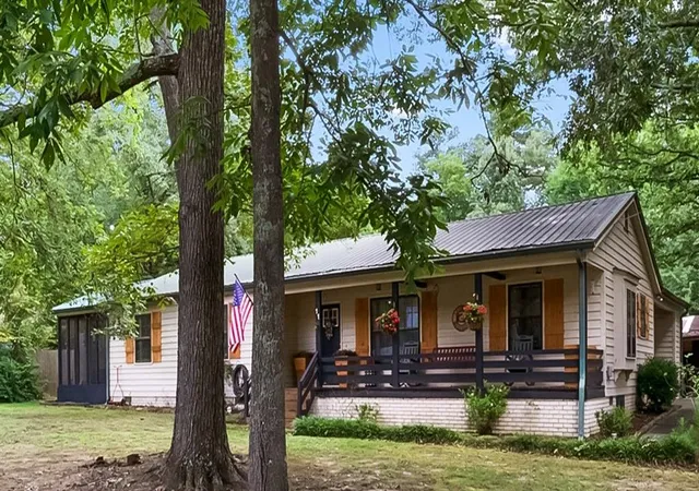 1st image of 11 Harbour Rd Ne, Rome, GA 30165 | MLS# 7784945
