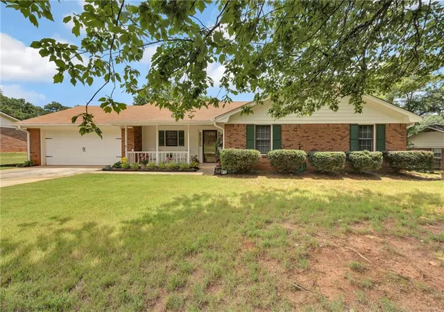 2nd image of 3898 Hunters Chase Sw, Conyers, GA 30094 | MLS# 7799663