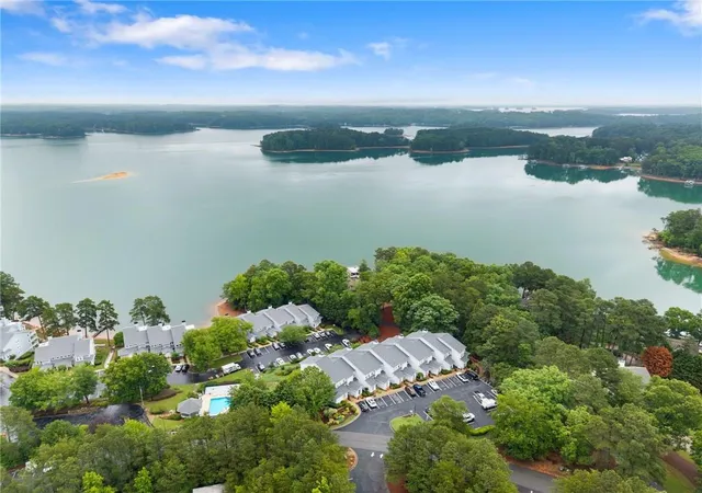 Homes for sale in Cumming, GA | 2300 Habersham Marina Rd #302, Cumming, GA 30041 | MLS# 7777616