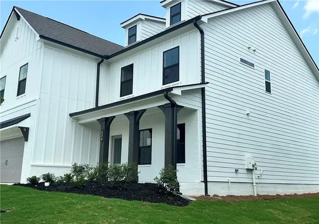 Photo 4 of Single family home for sale at 220 Wingate Dr, Winder, GA 30680 | MLS# 7770892 | Listing updated on 2026-08-30