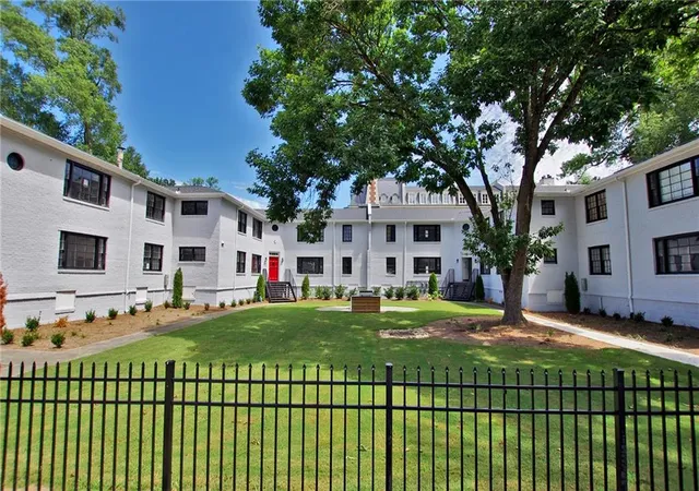 2nd image of 99 Peachtree Memorial Dr #C2, Atlanta, GA 30309 | MLS# 7762422