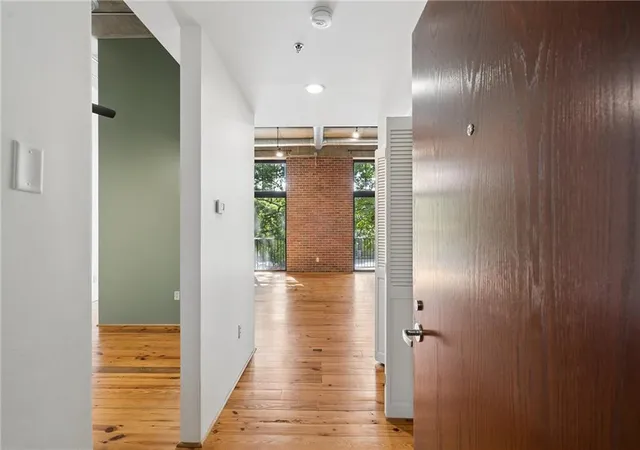 2nd image of 6105 Blue Stone Rd #101, Sandy Springs, GA 30328 | MLS# 7821793