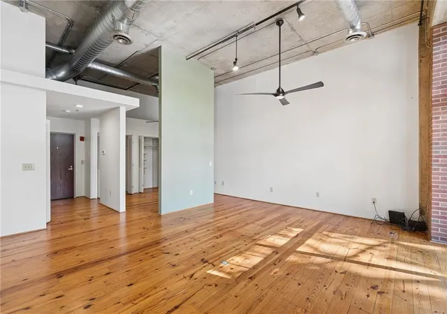 Listing Photo 4 - Condo for sale in building located at 6105 Blue Stone Rd, Sandy Springs, GA 30328 - Unit #101