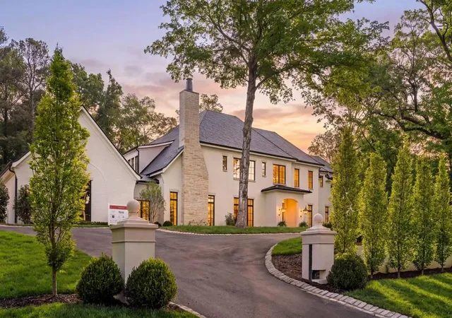 2nd image of 4881 Powers Ferry Rd, Sandy Springs, GA 30327 | MLS# 7800020