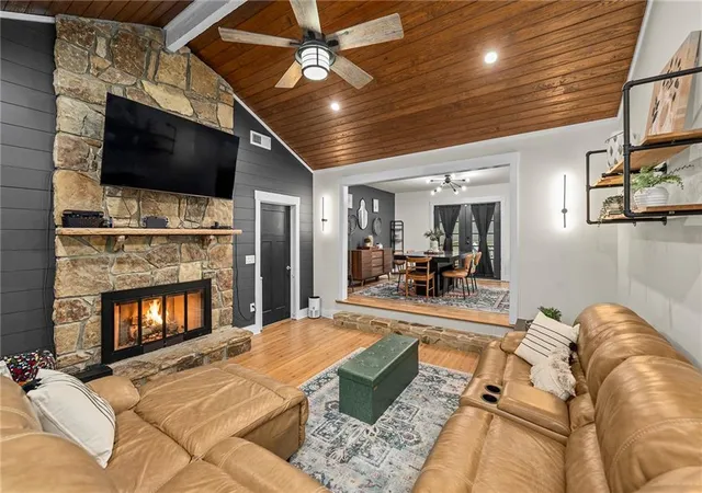 Photo 2 of Sale Pending at 4358 Inverary Walk Ne, Roswell, GA 30075 | MLS# 7828251 | Listing updated on 2026-09-29
