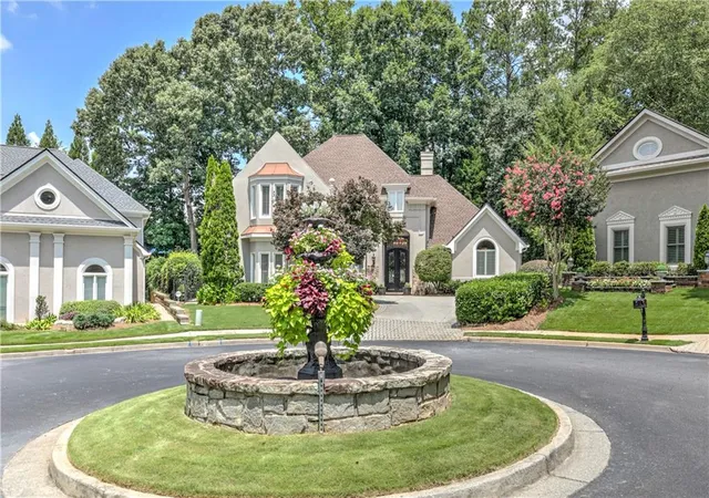 Photo 2 of Single family home for sale at 650 River Fls Ct, Roswell, GA 30076 | MLS# 7803499 | Listing updated on 2026-08-11