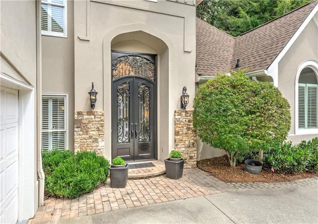 Photo 3 of Single family home for sale at 650 River Fls Ct, Roswell, GA 30076 | MLS# 7803499 | Listing updated on 2026-08-11