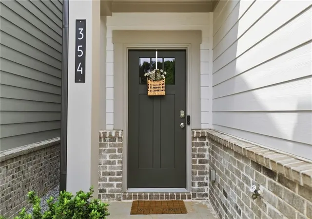 Photo 2 of Sale Pending at 354 Hayden Cir, Woodstock, GA 30189 | MLS# 7781950 | Listing updated on 2026-10-07