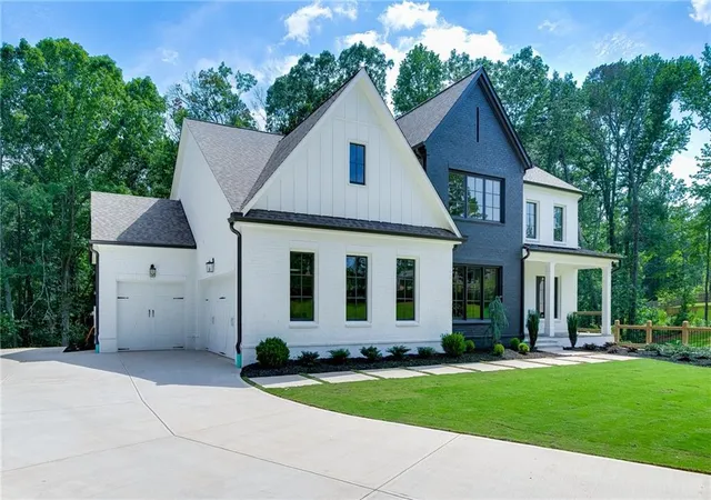 2nd image of 2975 N Bogan Rd Ne, Buford, GA 30519 | MLS# 7815811