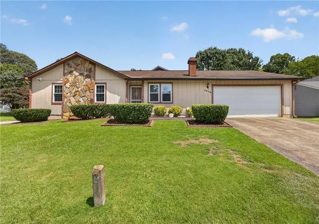 Photo 1 of Single family home for sale at 1019 Park W Ln, Stone Mountain, GA 30088 | MLS# 7822305 | Listing updated on 2026-09-01
