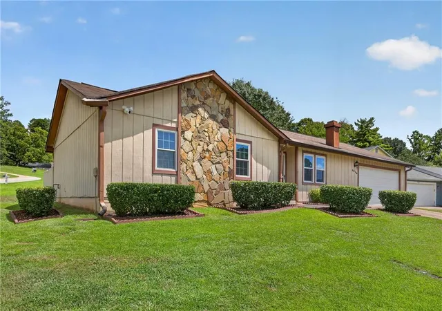 Photo 2 of Single family home for sale at 1019 Park W Ln, Stone Mountain, GA 30088 | MLS# 7822305 | Listing updated on 2026-09-01