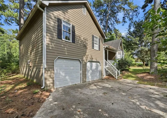 Photo 2 of Single family home for sale at 1948 Winding Crk Ln Sw, Marietta, GA 30064 | MLS# 7824163 | Listing updated on 2026-08-21