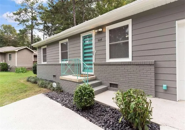 Photo 2 of Single family home for sale at 1609 Bridgeport Dr NW, Atlanta, GA 30318 | MLS# 7809691 | Listing updated on 2026-08-13