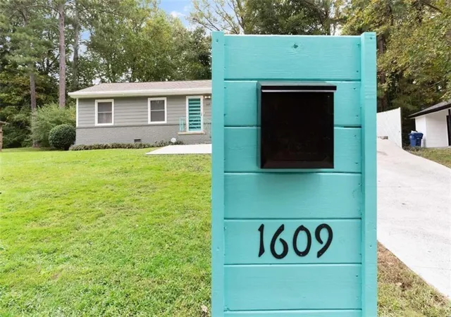 Photo 4 of Single family home for sale at 1609 Bridgeport Dr NW, Atlanta, GA 30318 | MLS# 7809691 | Listing updated on 2026-08-13