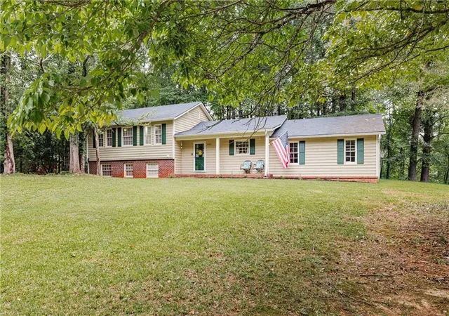 Photo 2 of Single family home for sale at 2762 Shetland Ln Nw, Kennesaw, GA 30152 | MLS# 7817015 | Listing updated on 2026-09-08
