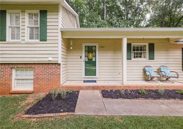 Photo 3 of Single family home for sale at 2762 Shetland Ln Nw, Kennesaw, GA 30152 | MLS# 7817015 | Listing updated on 2026-09-08