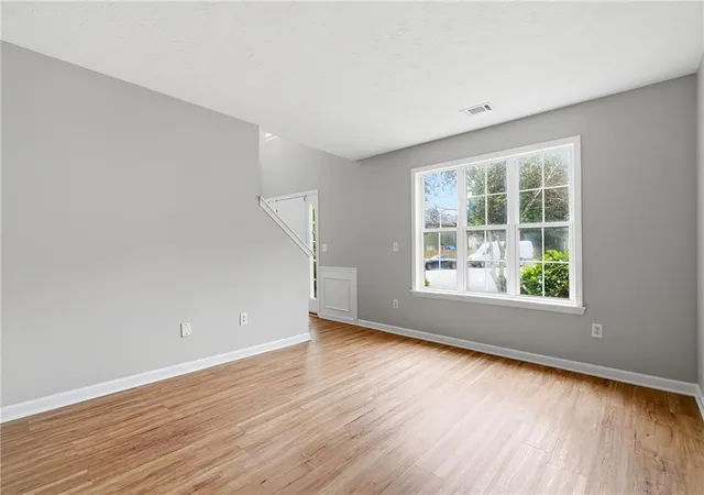 Photo 4 of Single family home for sale at 1255 Winthrope Chase Dr, Alpharetta, GA 30009 | MLS# 7804572 | Listing updated on 2026-10-02