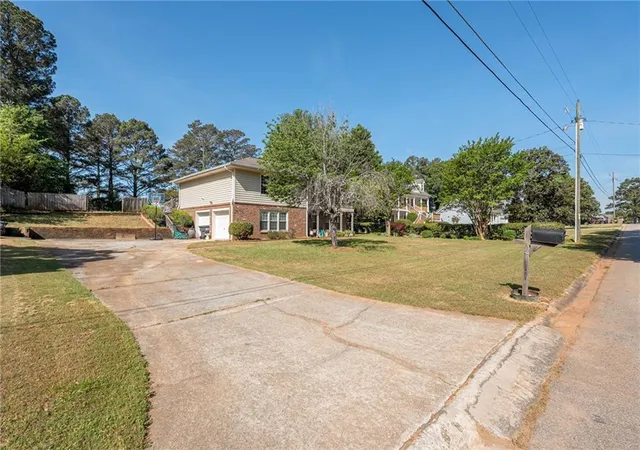 Homes for sale in Conyers, GA | 2491 Highland Golf Course Dr Se, Conyers, GA 30013 | MLS# 7755985