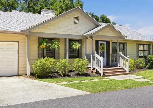 Photo 2 of Sale Pending at 131 Holiday St Ne, Marietta, GA 30060 | MLS# 7765508 | Listing updated on 2026-09-03